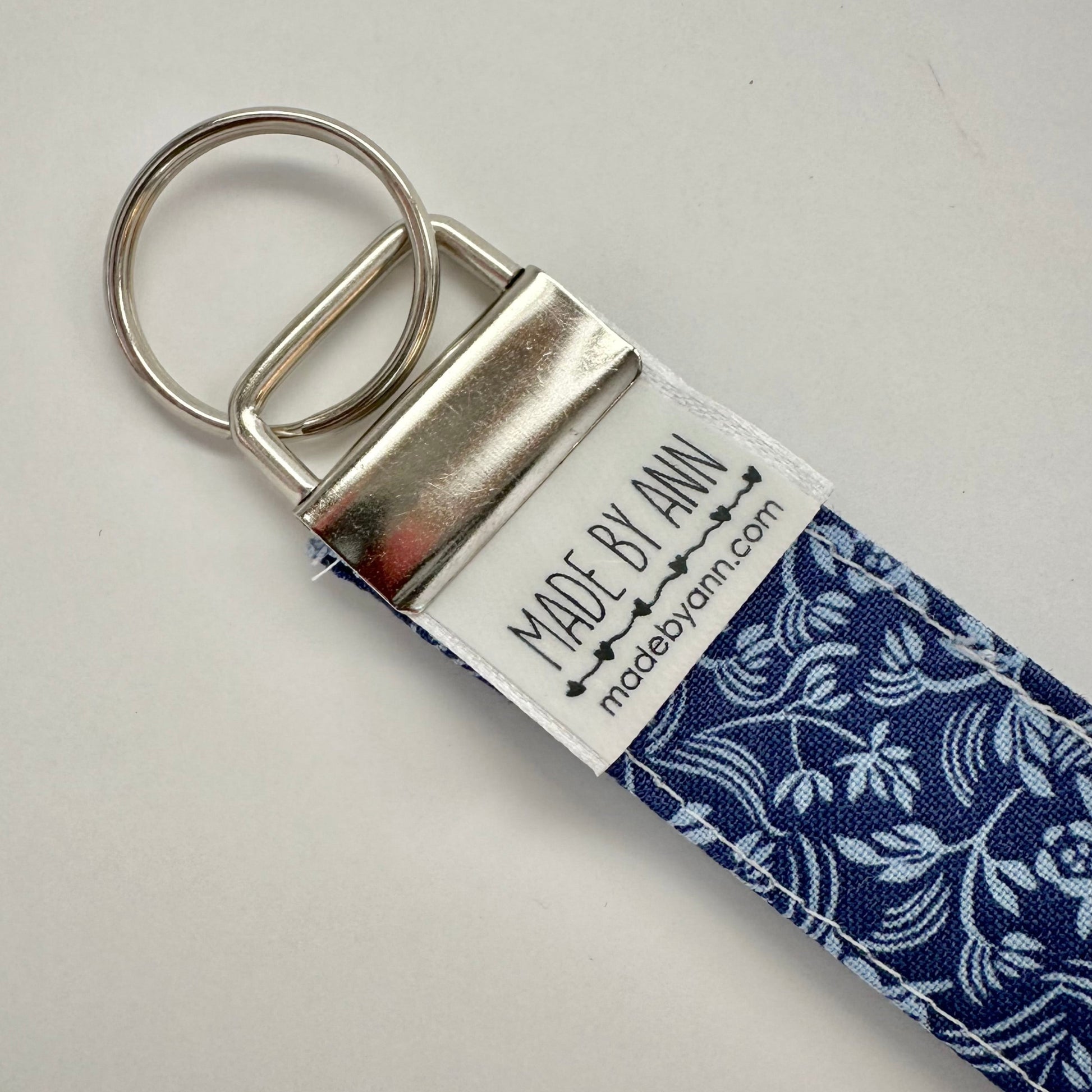 Keyring wristlet