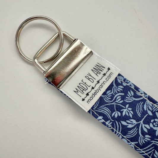 Keyring wristlet