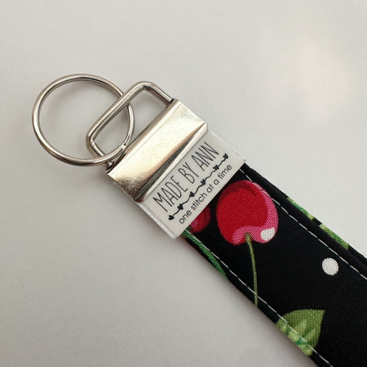 Keyring wristlet