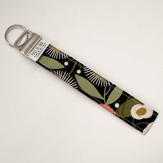 Keyring wristlet